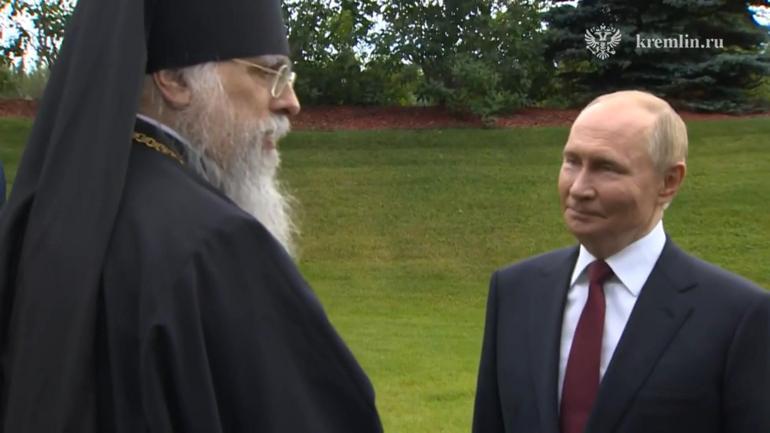 Putin, Alaska’daki Sovyet mezarlarını ziyaret etti