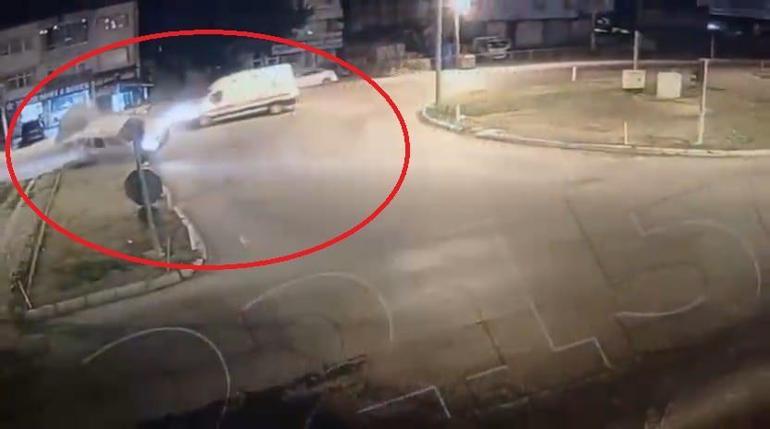 Hafif ticari araç ile ambulans çarpıştı; 5 yaralı