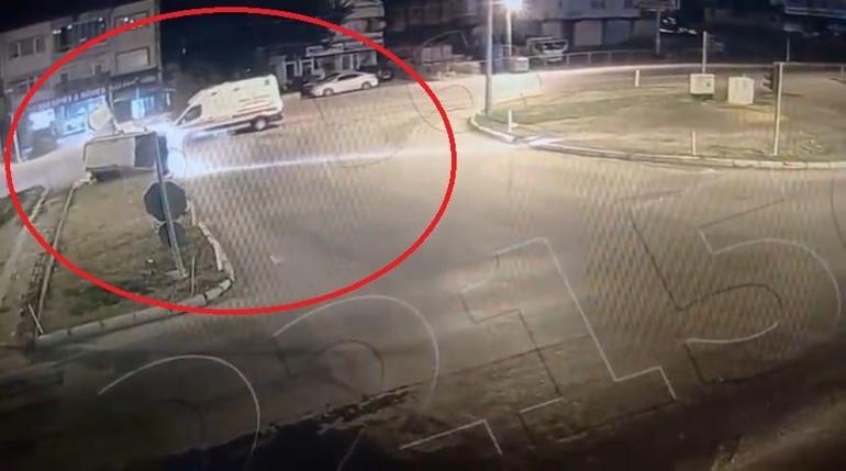 Hafif ticari araç ile ambulans çarpıştı; 5 yaralı