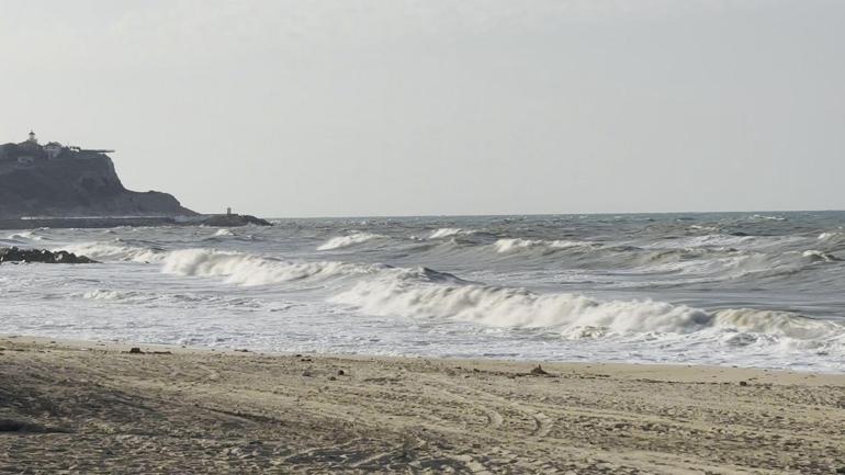 Arnavutköyde yasağa rağmen denize giren kişi kayboldu