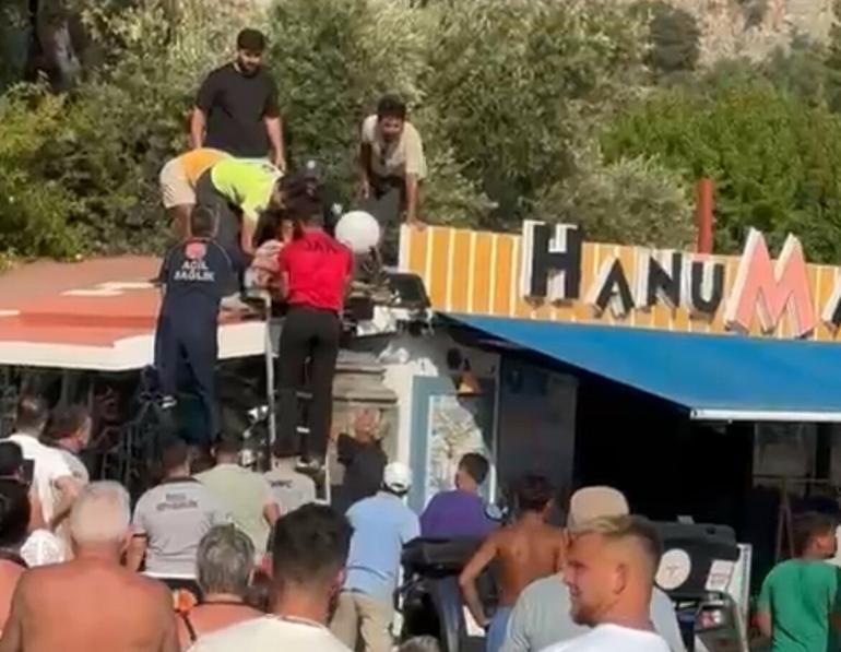 Fethiyede yamaç paraşütü ağaca takılınca işletmenin çatısına indi: 1 yaralı