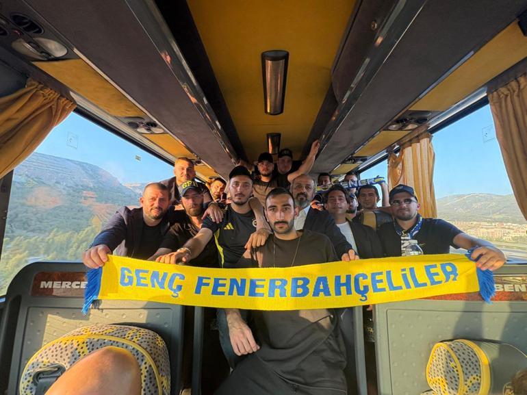 Fenerbahçe Başkanı Ali Koç taraftarlarla stada geldi