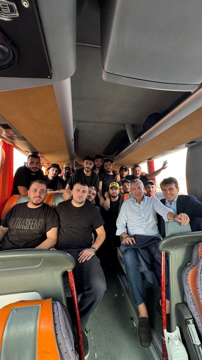 Fenerbahçe Başkanı Ali Koç taraftarlarla stada geldi