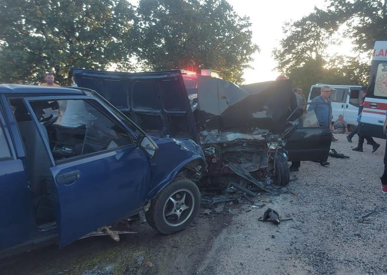 Bursada iki otomobil kafa kafaya çarpıştı: 1 ölü, 3 yaralı