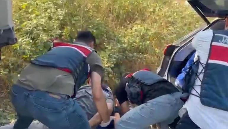 Eyüpsultanda jandarma vale kılığına girip suçüstü yakaladı; 278 bin uyuşturucu hap ele geçirdi