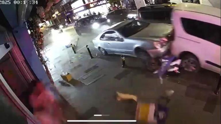 Şişlide 17 yaşındaki sürücü 7 araca çarptı; 2 kişi ölümden koşarak kurtuldu