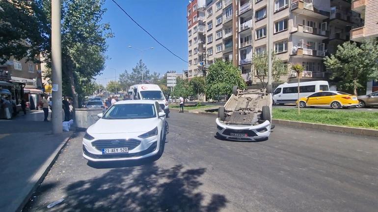 14 yaşındaki sürücünün kullandığı otomobil park halindeki otomobile çarpıp, takla attı