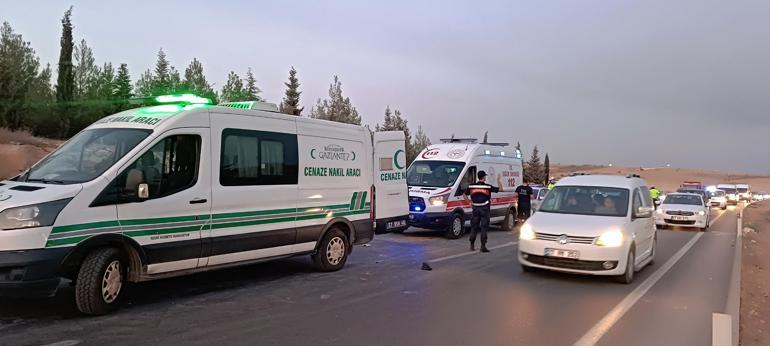 Gaziantepte iki otomobil çarpıştı: 3 ölü, 3 yaralı
