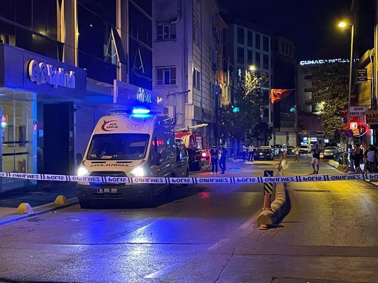 Kağıthane’de iş merkezinin çatısında yangın