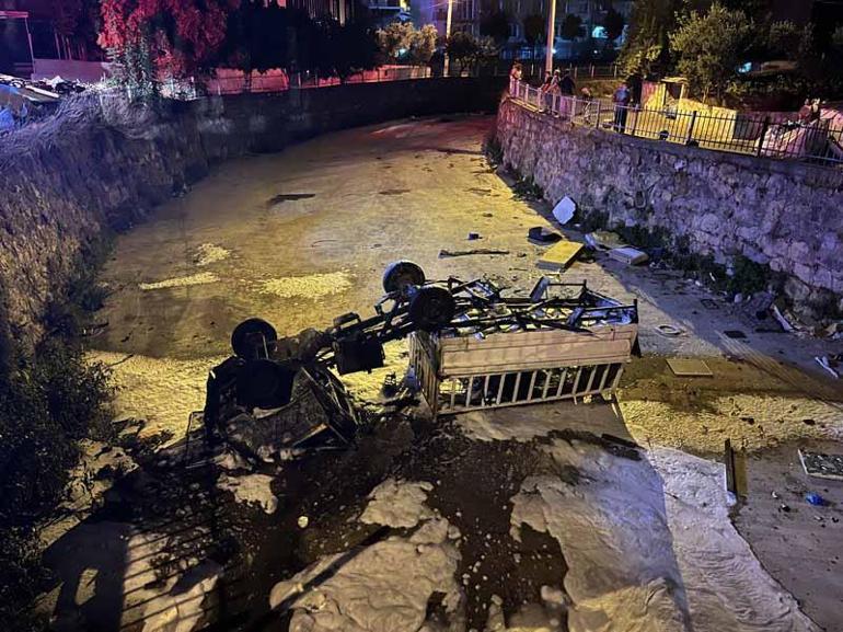 Park halindeyken hareket edip, dereye düşen kamyonet alev aldı