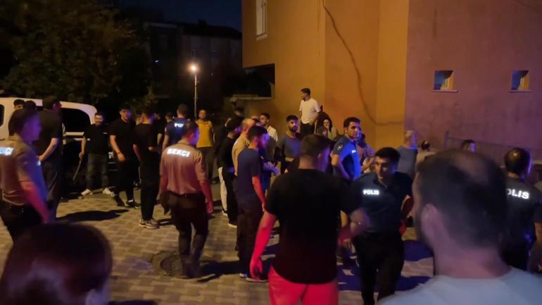 Ümraniyede sokak ortasında eşini satırla öldürdü: 2 gözaltı