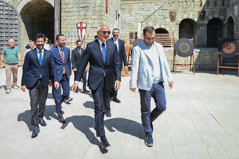 Bakan Ersoydan, film platosu ziyareti