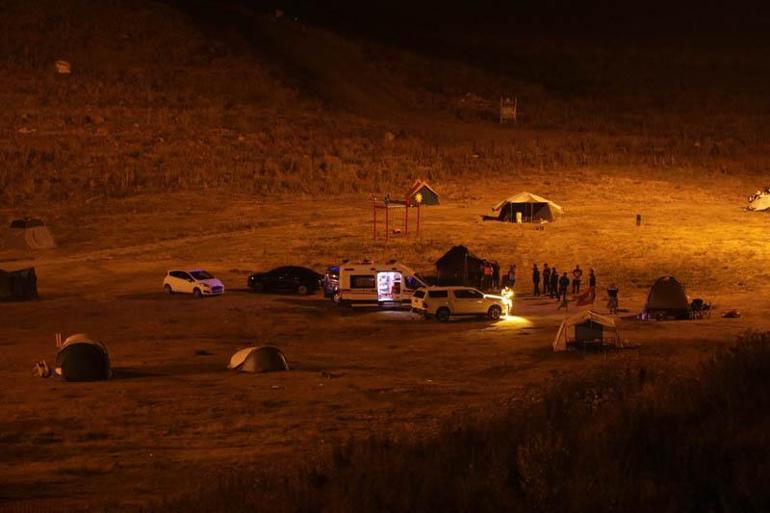 Eşiyle kamp çadırında karbonmonoksitten zehirlenip ölen kadın toprağa verildi