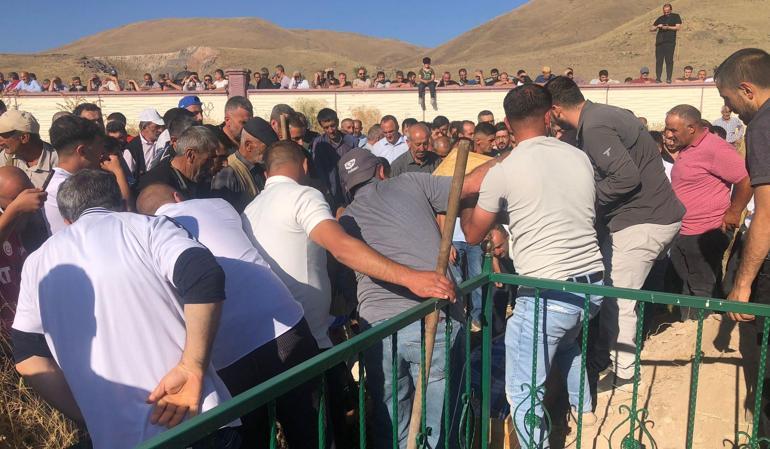 Erzurumdaki kazada hayatını kaybeden 4 kişi son yolculuklarına uğurlandı