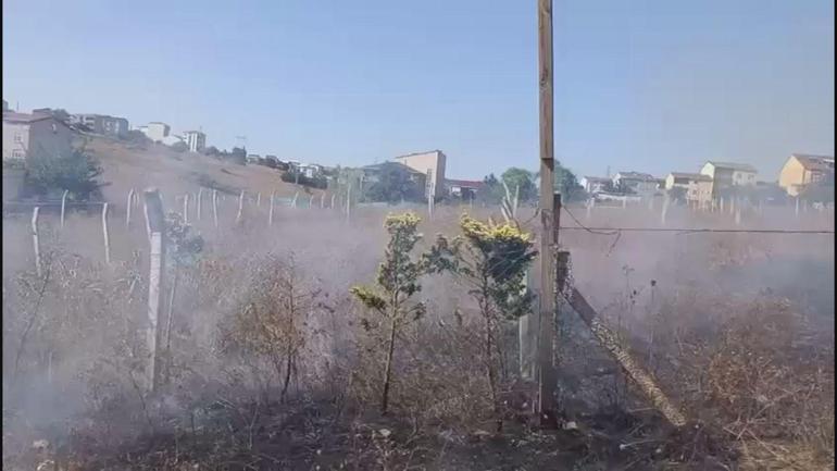 Arnavutköy’de otluk alanda yangın çıkaran şüpheli, itfaiye ekiplerine saldırdı