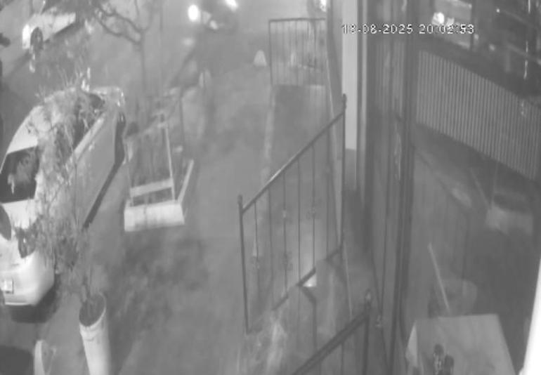 Küçükçekmece’de kız arkadaşıyla yürüyen kişiye silahlı saldırı