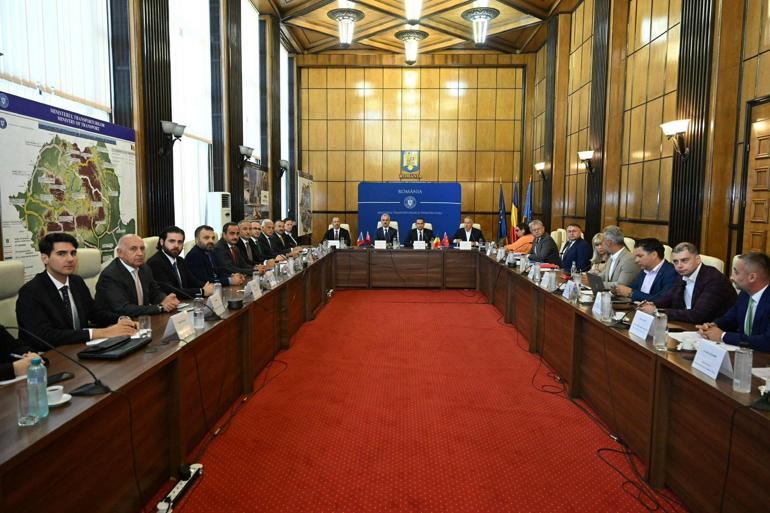 Bakan Uraloğlu, Rumen mevkidaşı Șerban ile görüştü