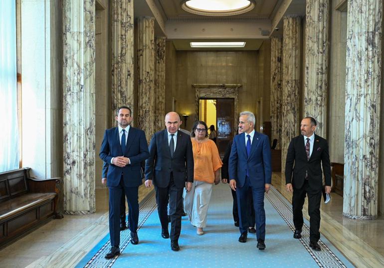 Bakan Uraloğlu, Romanya Başbakanı Bolojan ile bir araya geldi