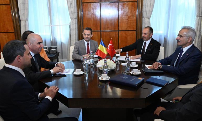Bakan Uraloğlu, Romanya Başbakanı Bolojan ile bir araya geldi