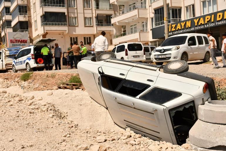 Otomobil çukura düştü; 5 yaralı