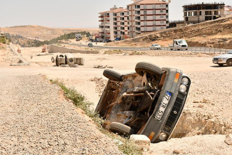 Otomobil çukura düştü; 5 yaralı