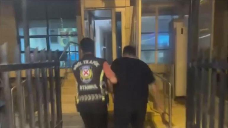 Kadıköy’de drift yaparak anne ve çocuklarının üzerine araç süren taksicinin ehliyetine el konuldu