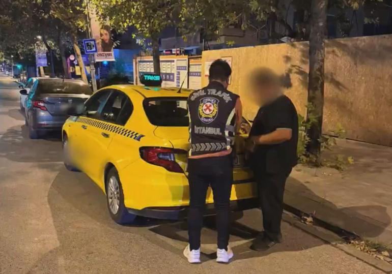 Kadıköy’de drift yaparak anne ve çocuklarının üzerine araç süren taksicinin ehliyetine el konuldu