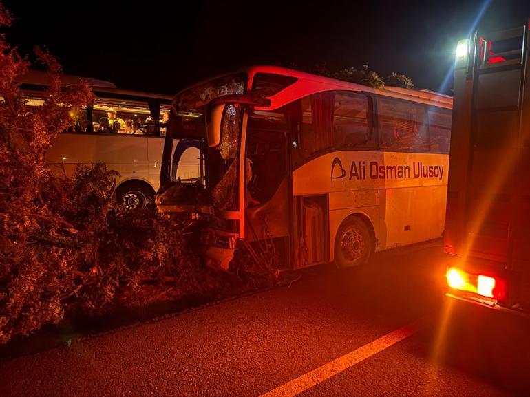 Kayseride yolcu otobüsü refüjdeki ağaçlara çarptı: 1 ölü, 13 yaralı