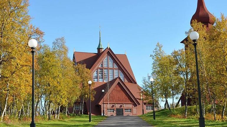 113 yıllık kilise 5 kilometre uzağa taşındı