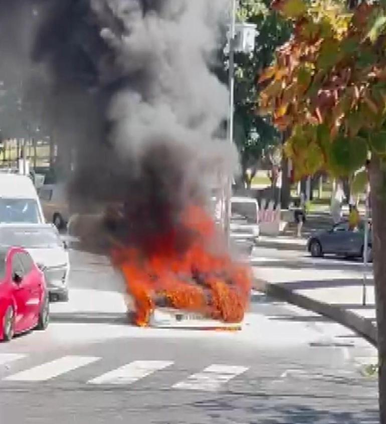 Beşiktaş’ta 2 ay önce aldığı araç alev alev yandı: Hayalimdeki arabaydı