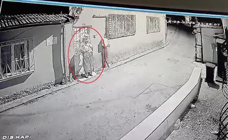 Palyaço kıyafetli 17 yaşındaki şüpheli yakalandı; elinde bıçak değil, bisiklet kornası varmış