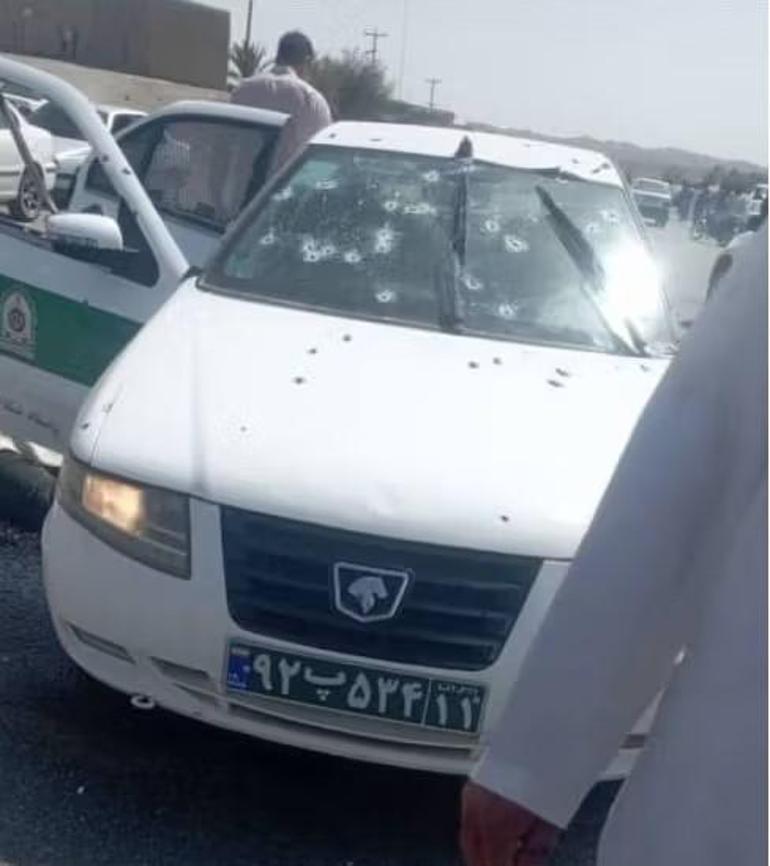 İranın güneydoğusunda silahlı saldırı: 5 polis hayatını kaybetti