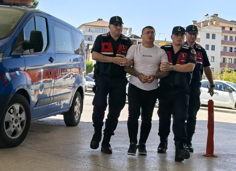 Kavga eden çifti uyaran güvenlik görevlisi bacağından bıçaklandı