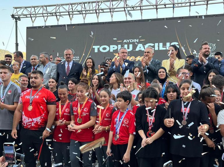 Gençlik ve Spor Bakanı Bak, ‘Aydın’da coşkuyla yolumuza devam ediyoruz’