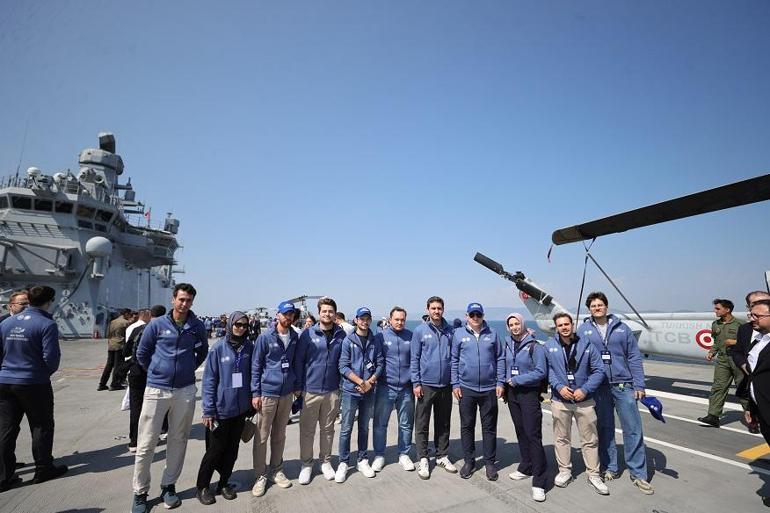 TCG Anadolu, ‘Zafere Yolculuk’ için Çanakkaleden İstanbula hareket etti