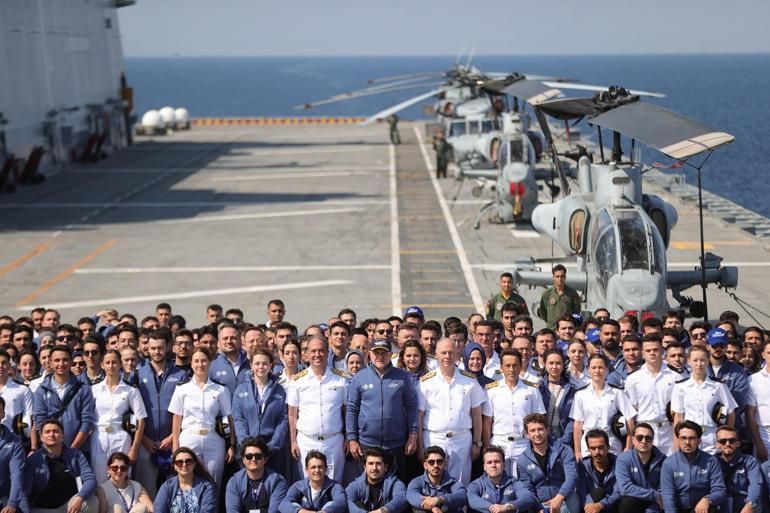 TCG Anadolu, ‘Zafere Yolculuk’ için Çanakkaleden İstanbula hareket etti