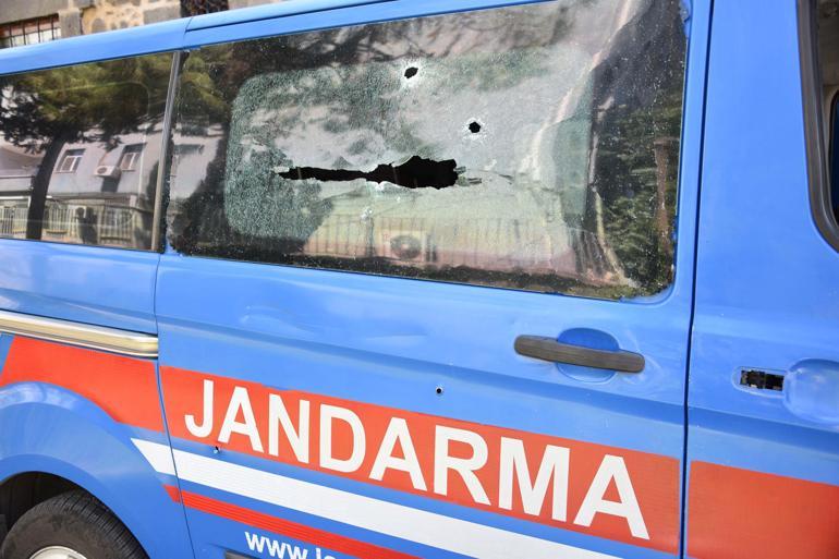 Jandarma aracındaki 2 kuzenin silahlı saldırıya uğradığı anlar kamerada