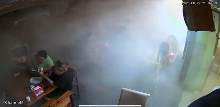 Seyir halindeki kamyonun lastiği patladı