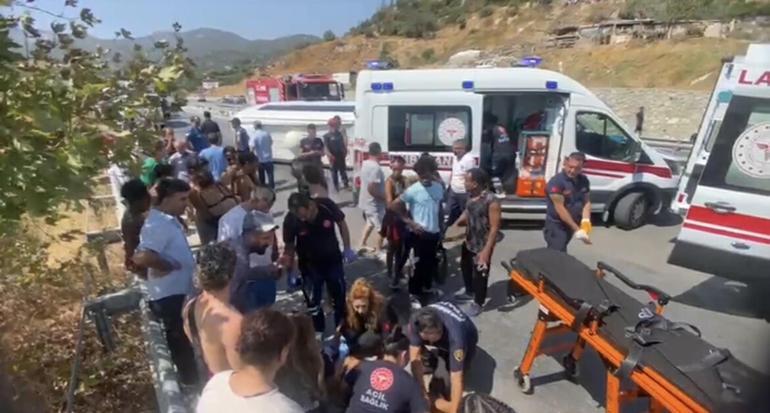 Aydında turistleri taşıyan minibüs devrildi: 7 yaralı