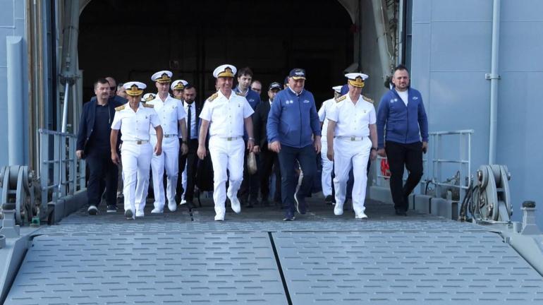 Çanakkaleden yola çıkan TCG Anadolu, İstanbula ulaştı