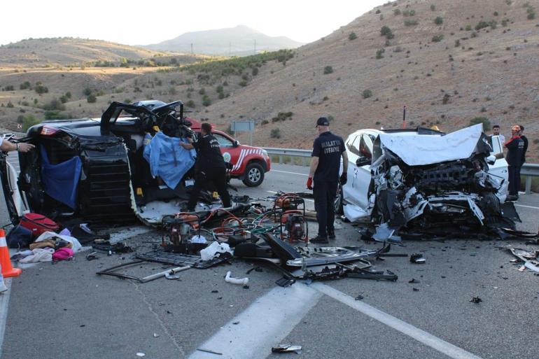 Malatya’da hafif ticari araç ile otomobil çarpıştı: 4 ölü, 2 yaralı