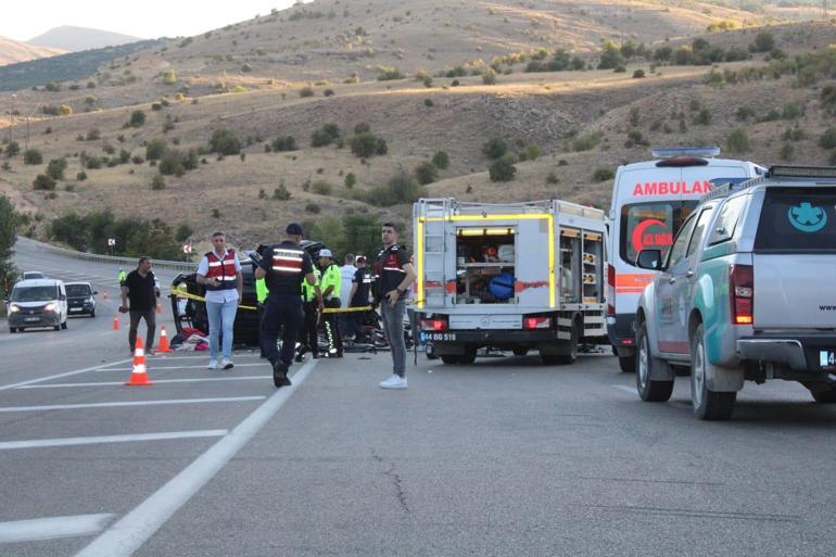 Malatya’da hafif ticari araç ile otomobil çarpıştı: 4 ölü, 2 yaralı