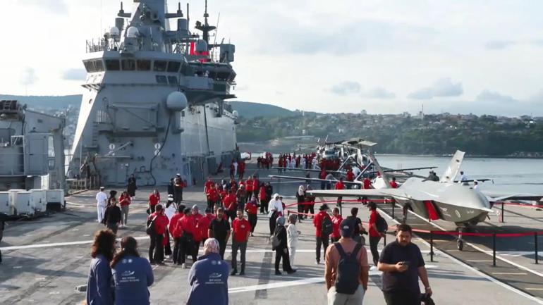 TCG Anadolu Mavi Vatan Boğaz Geçişi için Sarayburnundan demir aldı