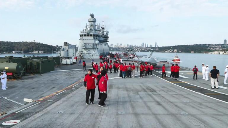 TCG Anadolu Mavi Vatan Boğaz Geçişi için Sarayburnundan demir aldı