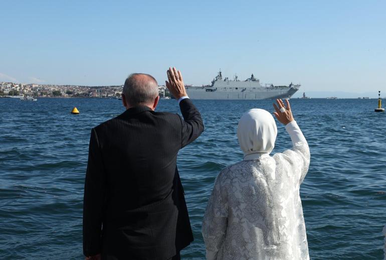 Emine Erdoğandan İstanbul Boğazındaki geçit törenine ilişkin paylaşım