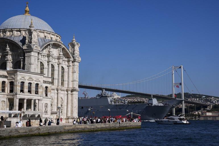 İletişim Başkanı Duran: Donanmamızın görkemli geçişi Türkiyenin Mavi Vatan’a sahip çıkma iradesini dünyaya ilan etmiştir