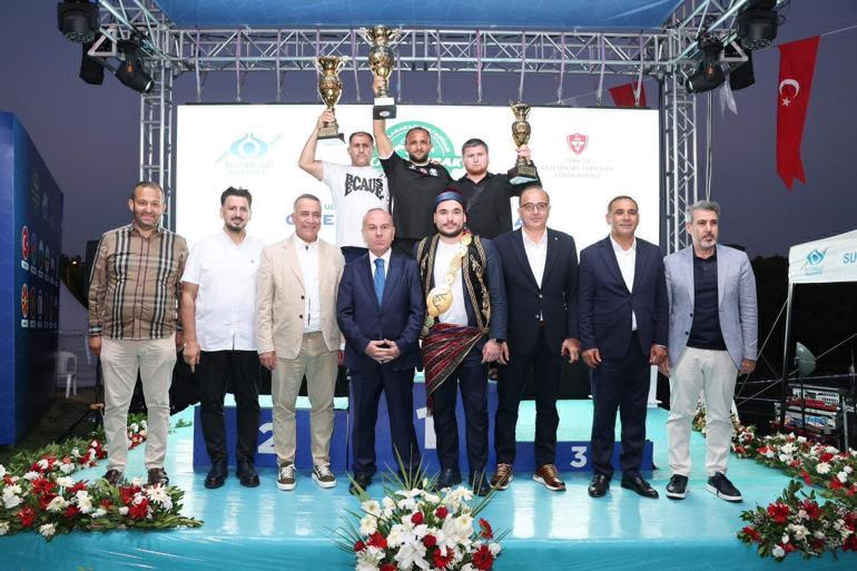Uluslararası Sultangazi Belediyesi Geleneksel Karakucak Güreşleri’ne yoğun ilgi