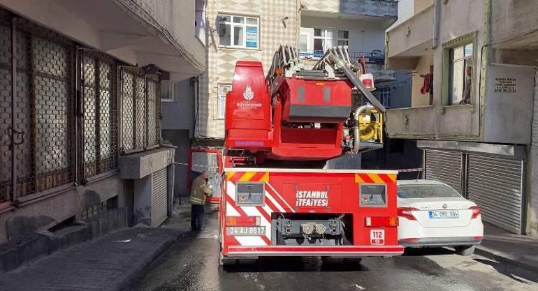 Esenler’de 5 katlı binanın çatısında çıkan yangın söndürüldü