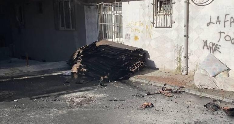 Esenler’de 5 katlı binanın çatısında çıkan yangın söndürüldü