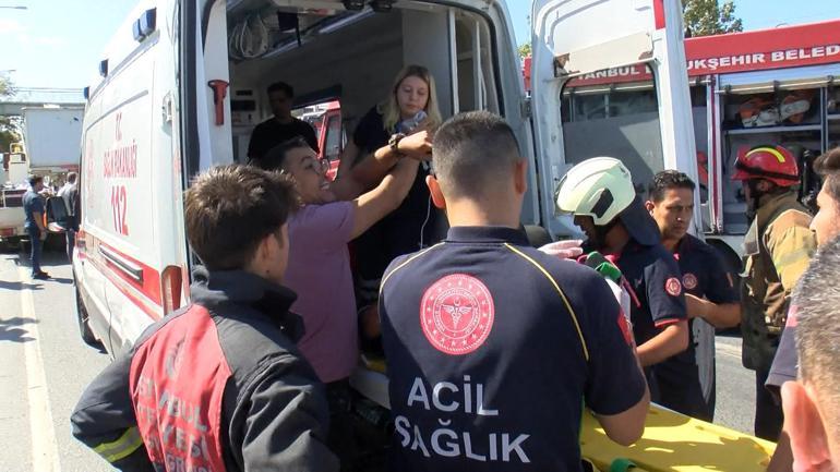 Sultangazide otomobil vince çarptı: 2 yaralı